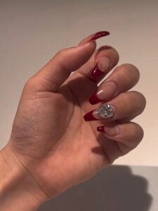 長さだしフレンチ×ビジュー